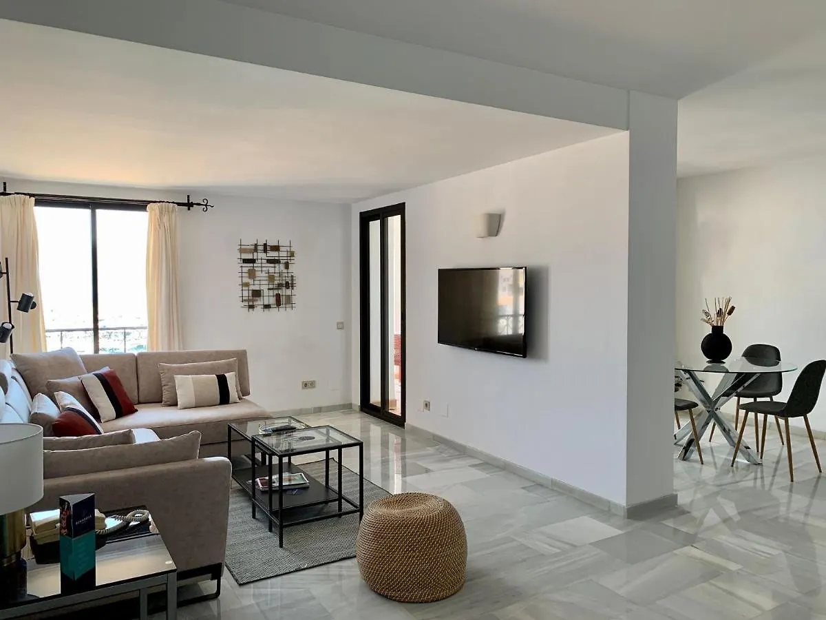 **** Hotel apartamentowy Benabola Hotel & Suites Marbella Hiszpania